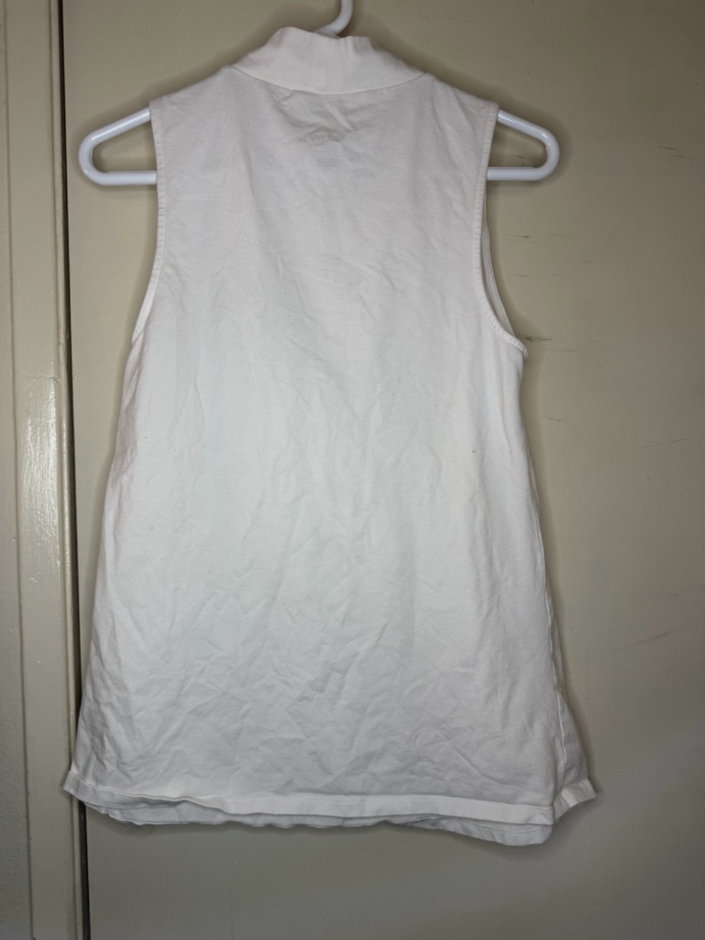 Torrid White Sleeveless Mock Neck Top Size 0